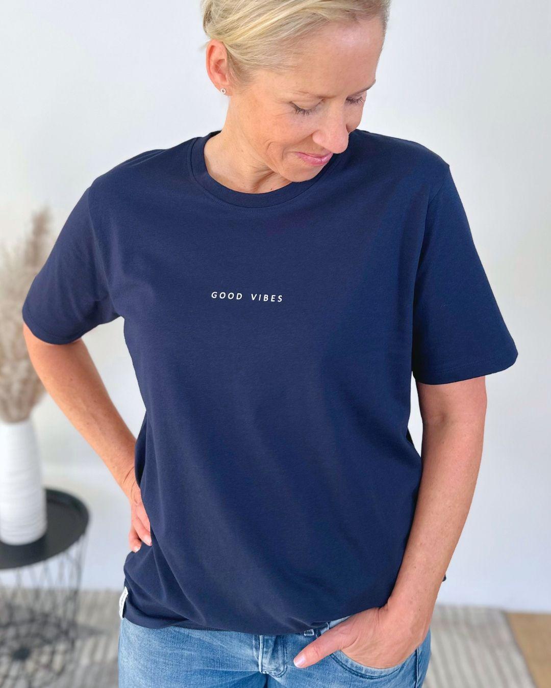 Herzlein® T-Shirt Essentials - "GOOD VIBES" in Navy