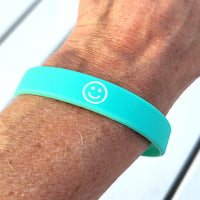 Herzlein Armbändchen aus Silikone in Mint Grün mit Smiley Smily