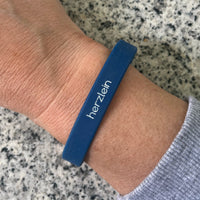 Herzlein Armbändchen aus Silikone mit Smiley Smily in Navy Blau