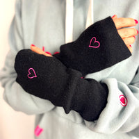 Herzlein Handschuhe ohne Finger Kaschmir Handwärmer mit Herzchen Stick in Schwarz