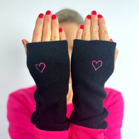 Herzlein Handschuhe ohne Finger Kaschmir Handwärmer mit Herzchen Stick in Schwarz