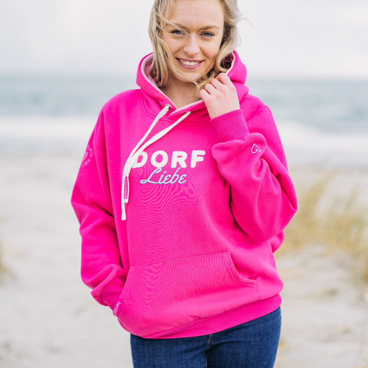 Herzlein® Hoodie für Damen Damenhoodie Kapuzenpullover aus Baumwolle in Pink mit Stick "Dorfliebe"