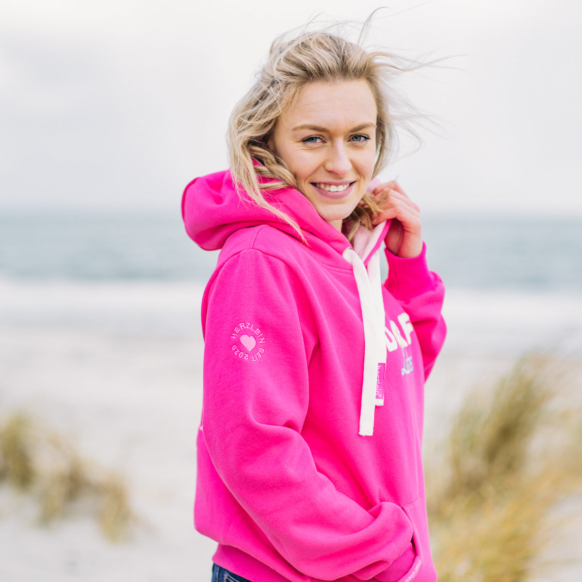 Herzlein® Hoodie für Damen Damenhoodie Kapuzenpullover aus Baumwolle in Pink mit Stick "Dorfliebe"