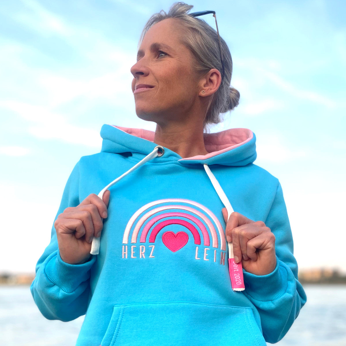 Herzlein® Hoodie "Rainbow" in Hellblau