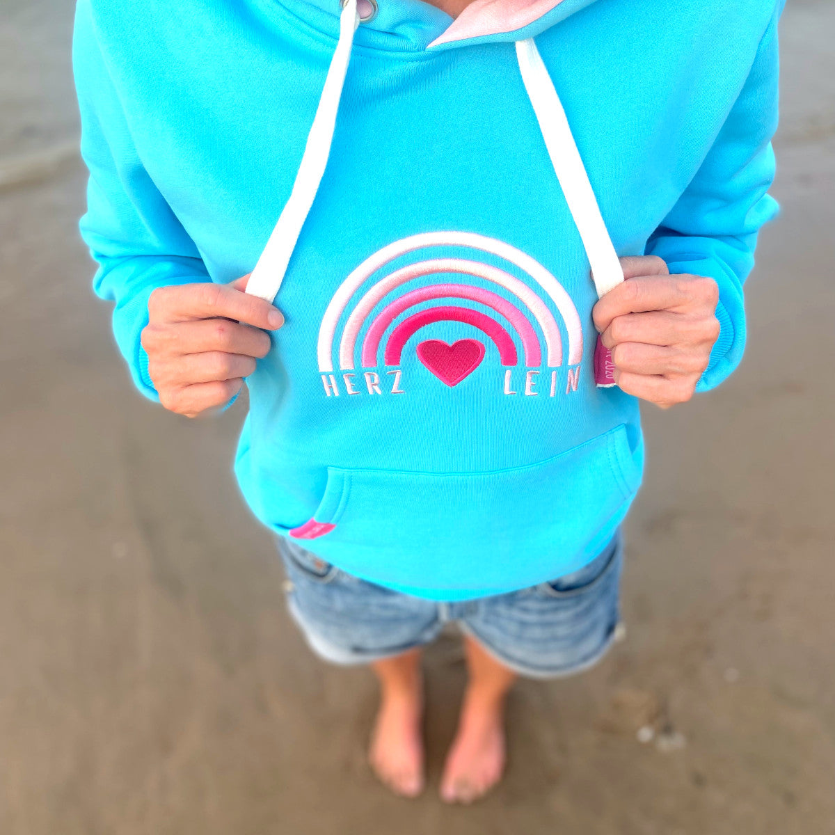 Herzlein® Hoodie für Damen Damenhoodie Kapuzenpullover aus Baumwolle mit Stick "Rainbow" Regenbogen in Hellblau Blau