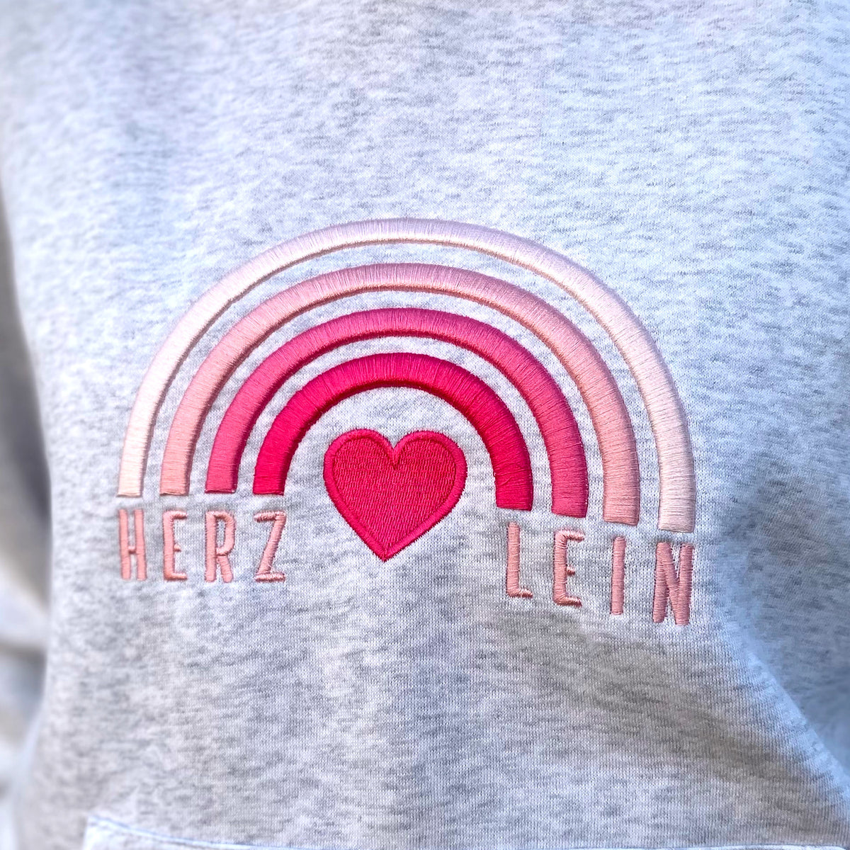 Herzlein® Hoodie für Damen Damenhoodie Kapuzenpullover aus Baumwolle in hell grau mit Stick "Rainbow" Regenbogen