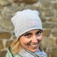 Herzlein® Beanie Mütze Strickmütze aus Kaschmir Cashmere und mit edlem Stern Stick für Damen Frauen Mädchen in Grau meliert