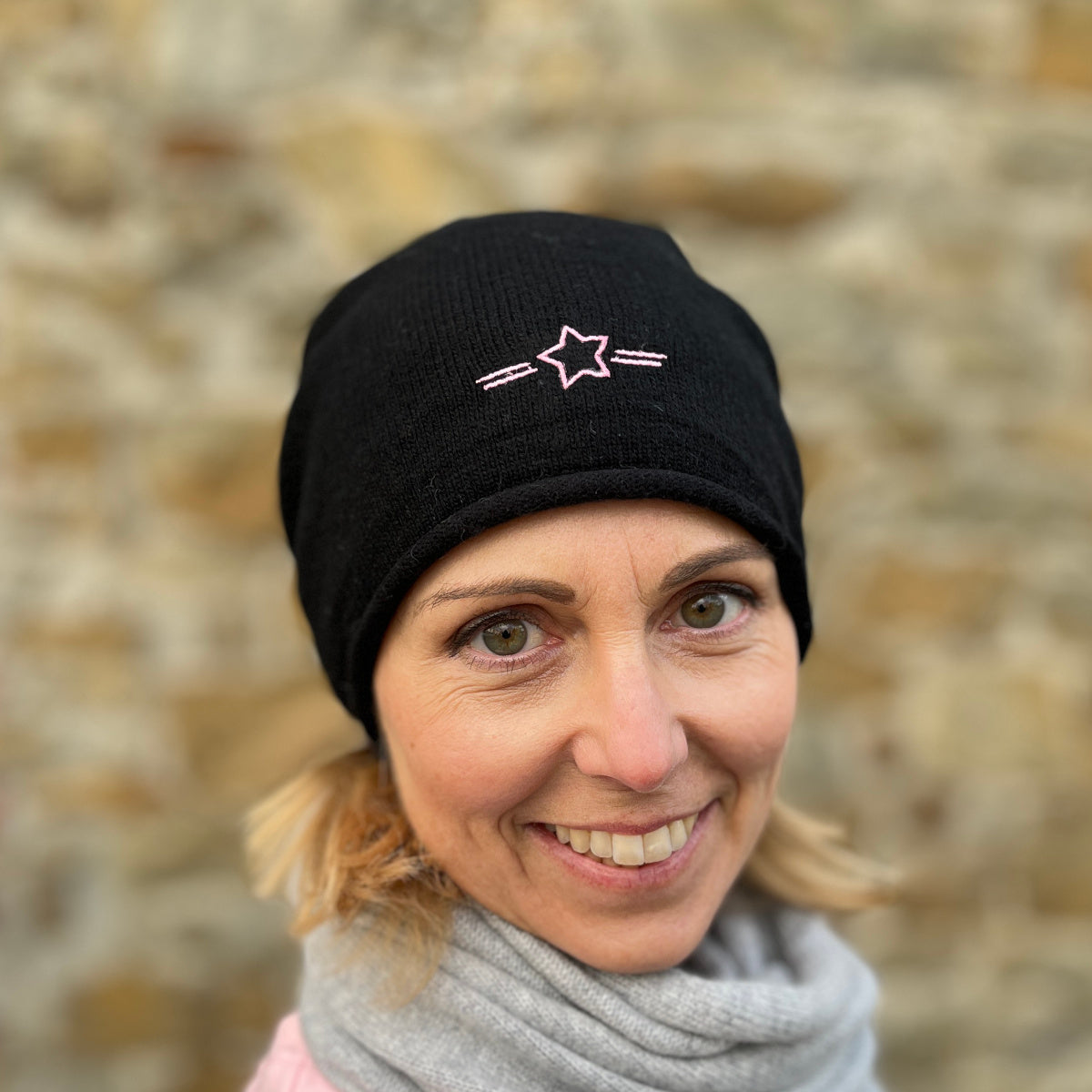 Herzlein® Kaschmir Beanie "Stern" in Schwarz