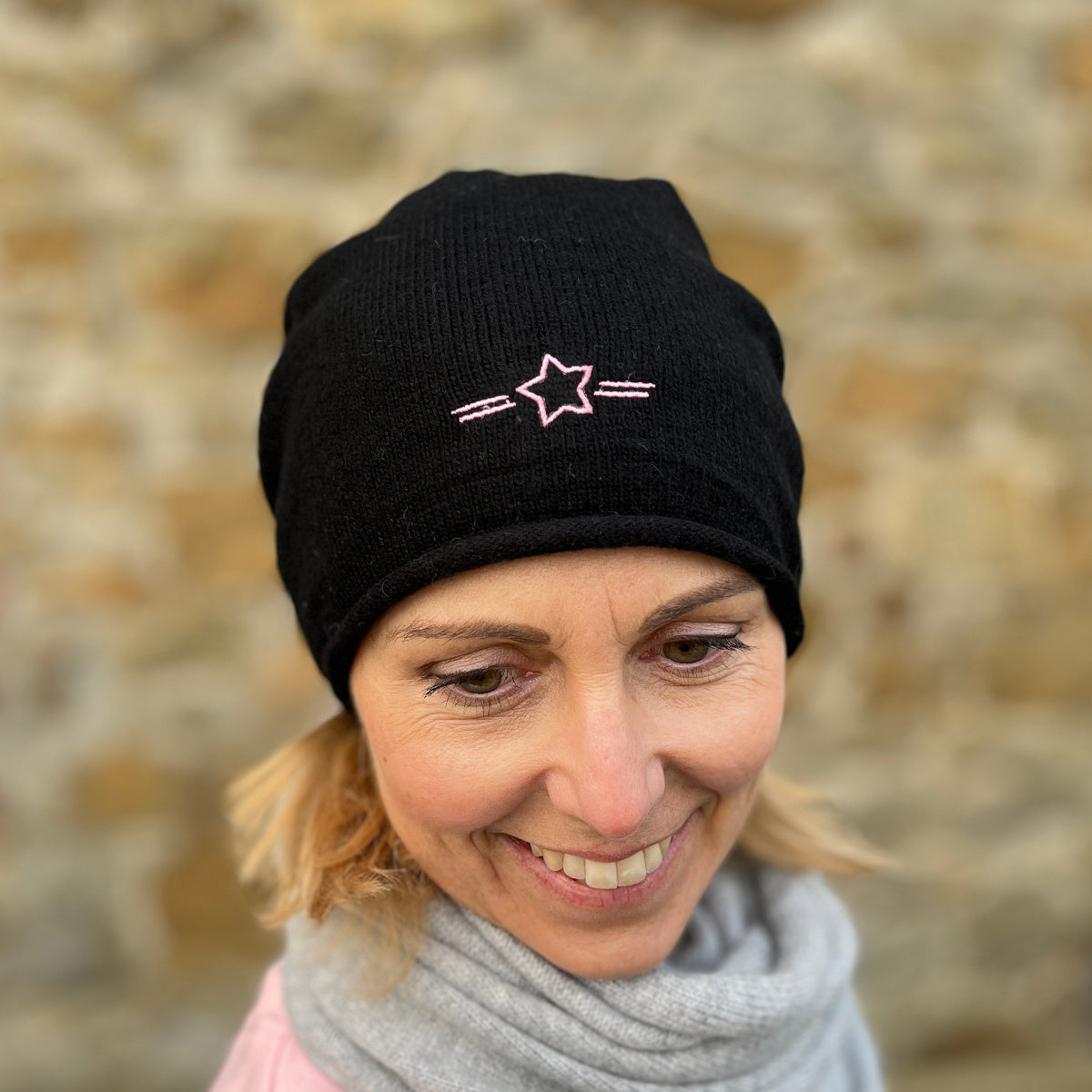 Herzlein® Kaschmir Beanie "Stern" in Schwarz