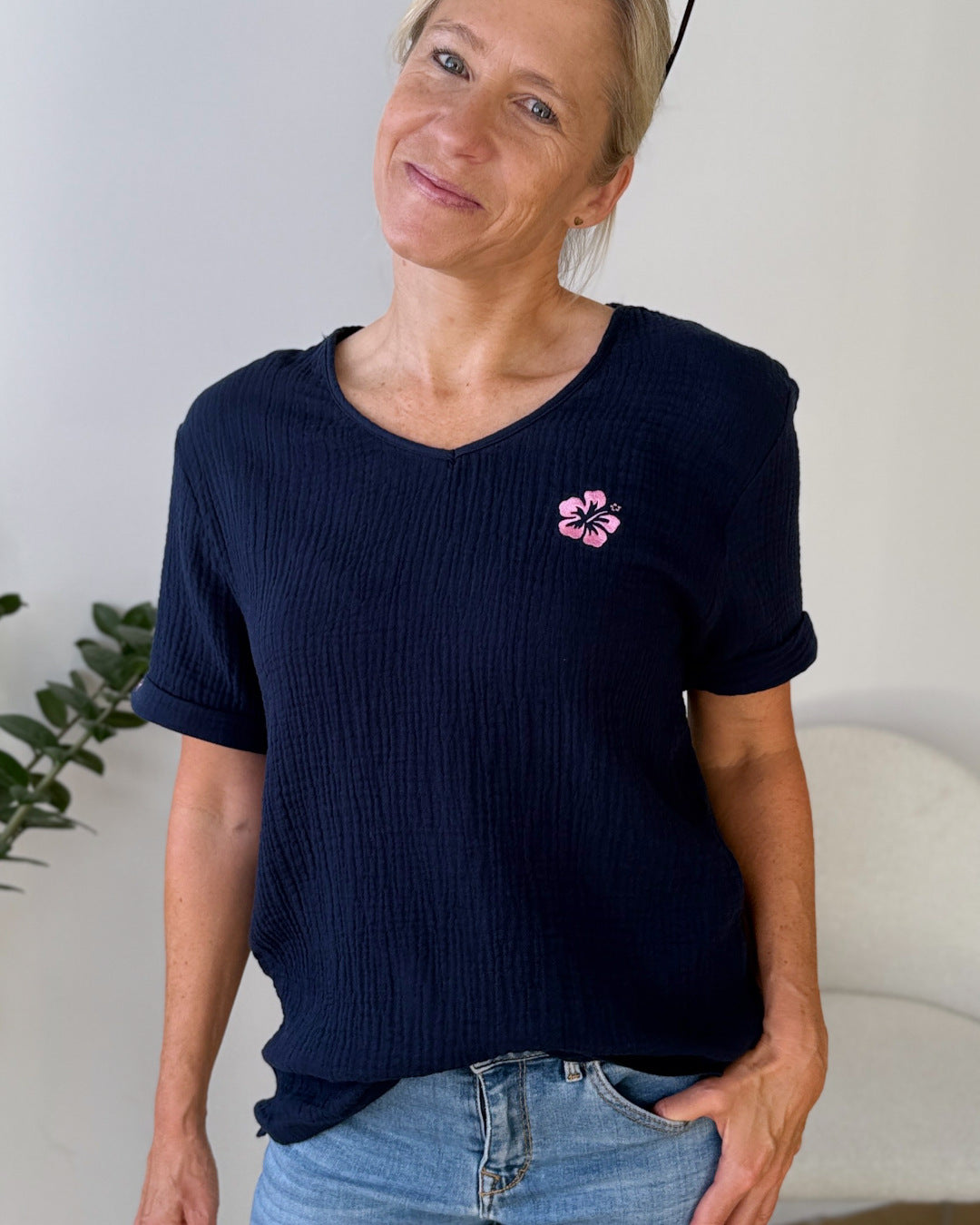 Herzlein® Musselin Shirt mit "Hibiskus-Stick" in Navy Blau