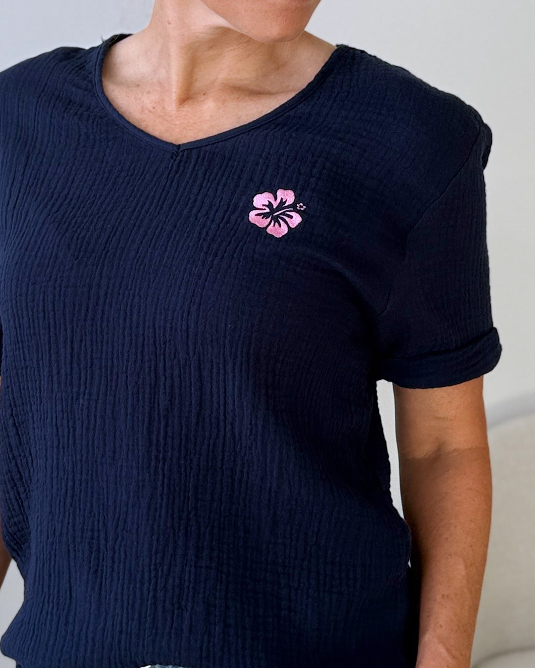 Herzlein® Musselin Shirt mit "Hibiskus-Stick" in Navy Blau