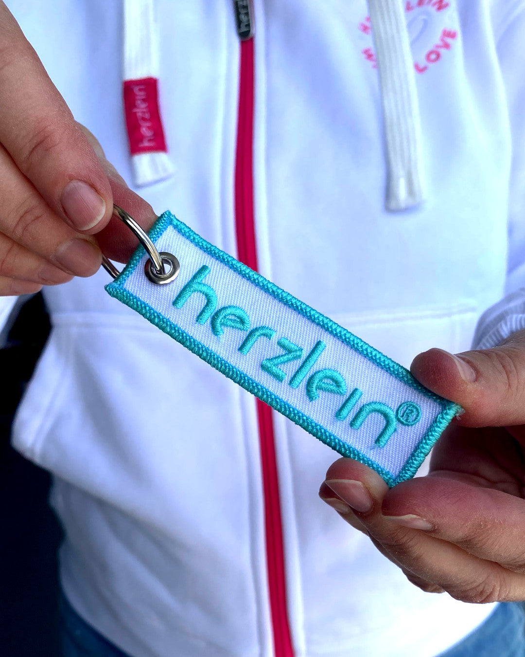 Herzlein® Schlüsselanhänger HAPPY in Weiß