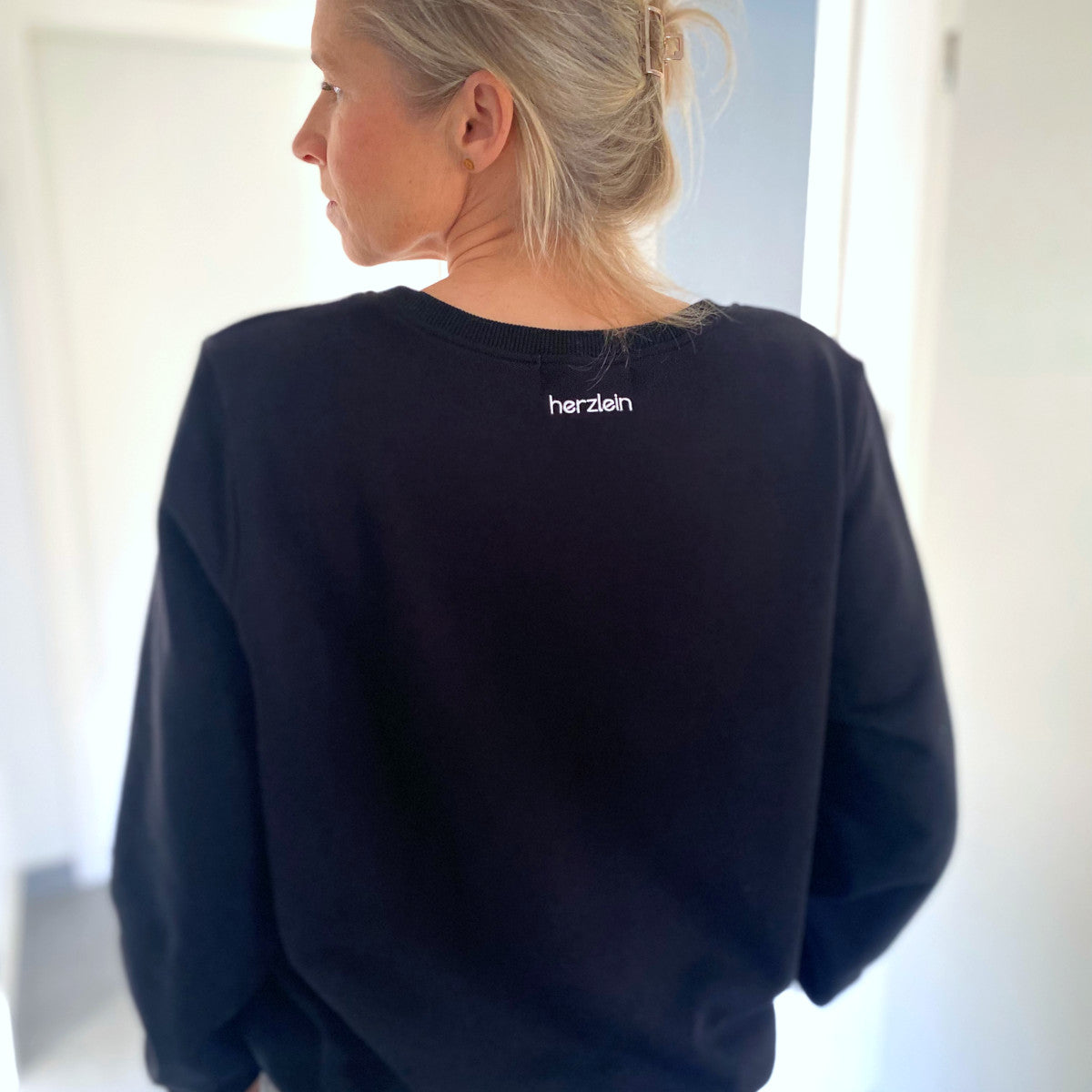 Herzlein® Sweater "BISOUS" aus Baumwolle Pullover für Damen Pulli mit Frottee Stick Bisous in Schwarz