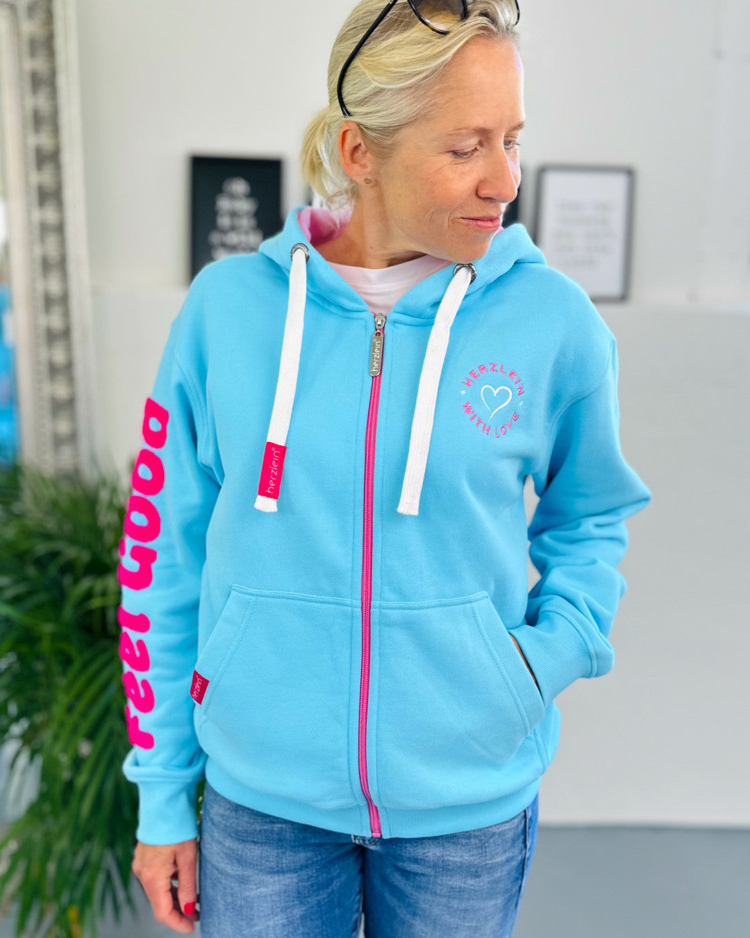 Herzlein® Sweatjacke "Feel Good" in Himmelblau