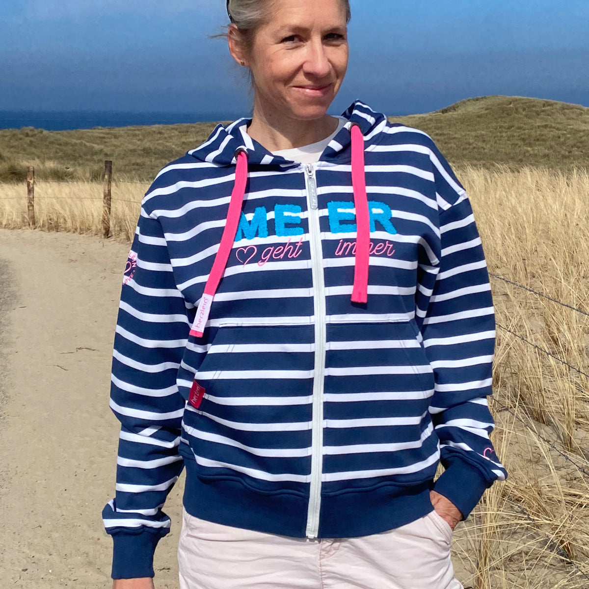 Herzlein® Sweatjacke "MEER geht immer" mit Streifen in Navy Blau