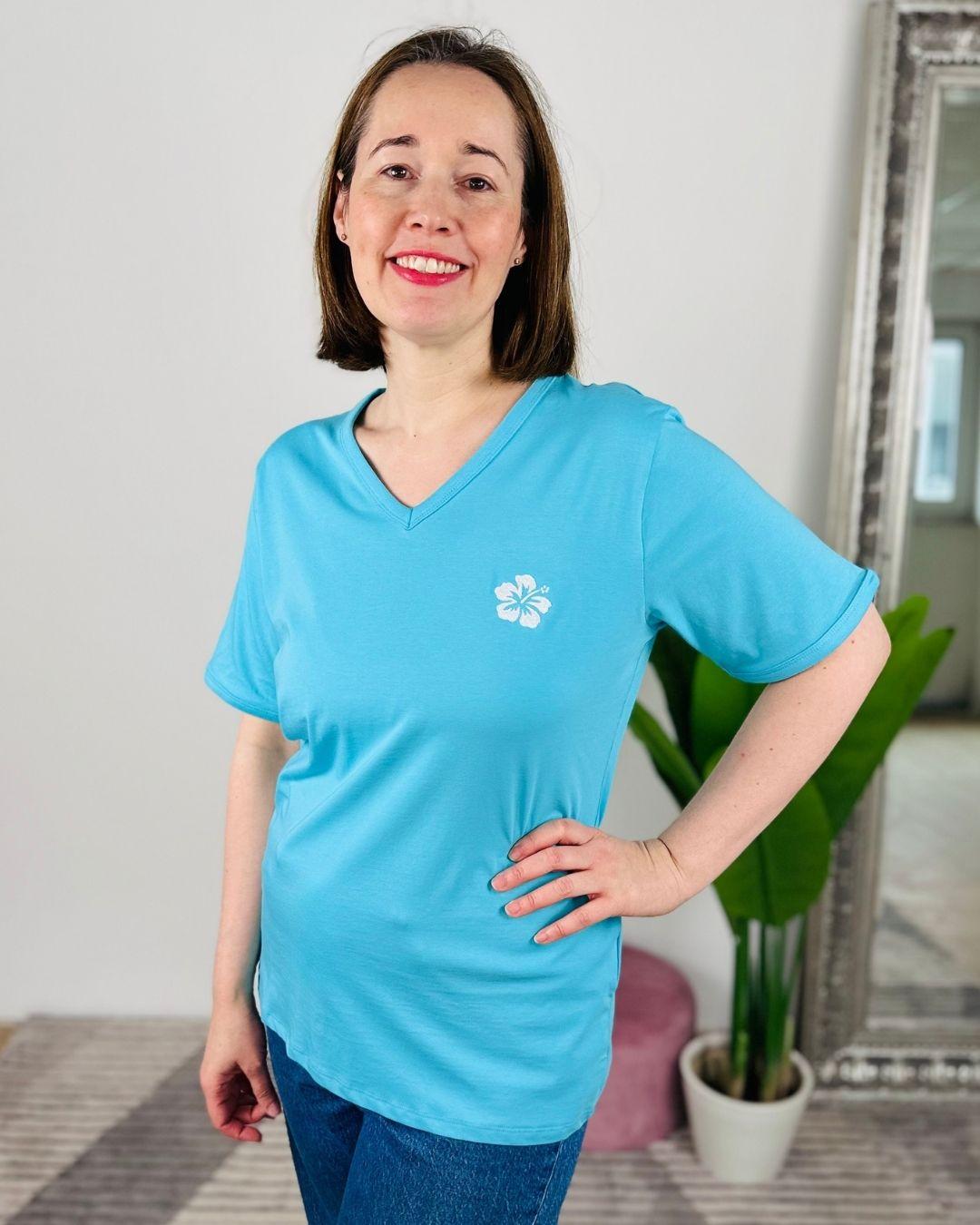 Herzlein_T-Shirt_Hibiskus_in_Himmelblau