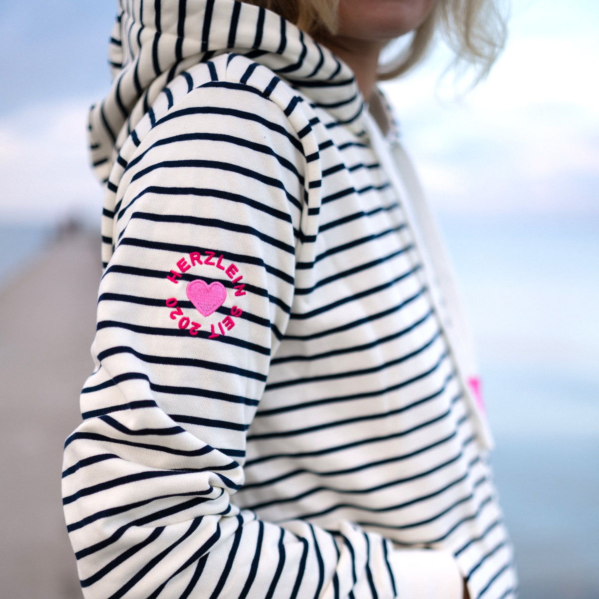 Herzlein® Hoodie mit Streifen - Creme / Navy Blau