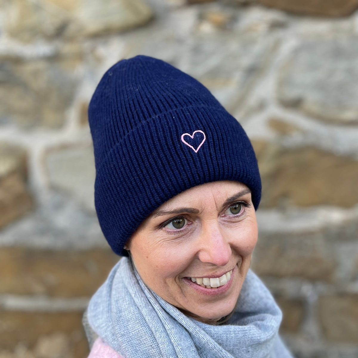 Herzlein® Kaschmir Mütze mit Umschlag "Herzchen" in Navy Blau