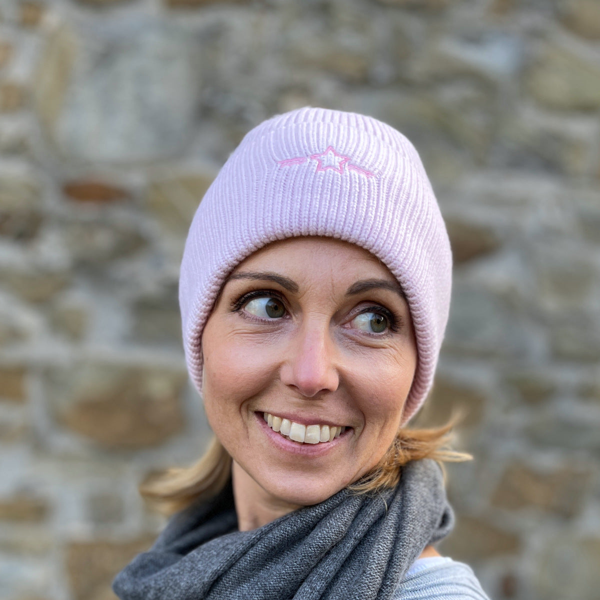 Herzlein® Kaschmir Mütze mit Umschlag "Stern" in Alt Rosa
