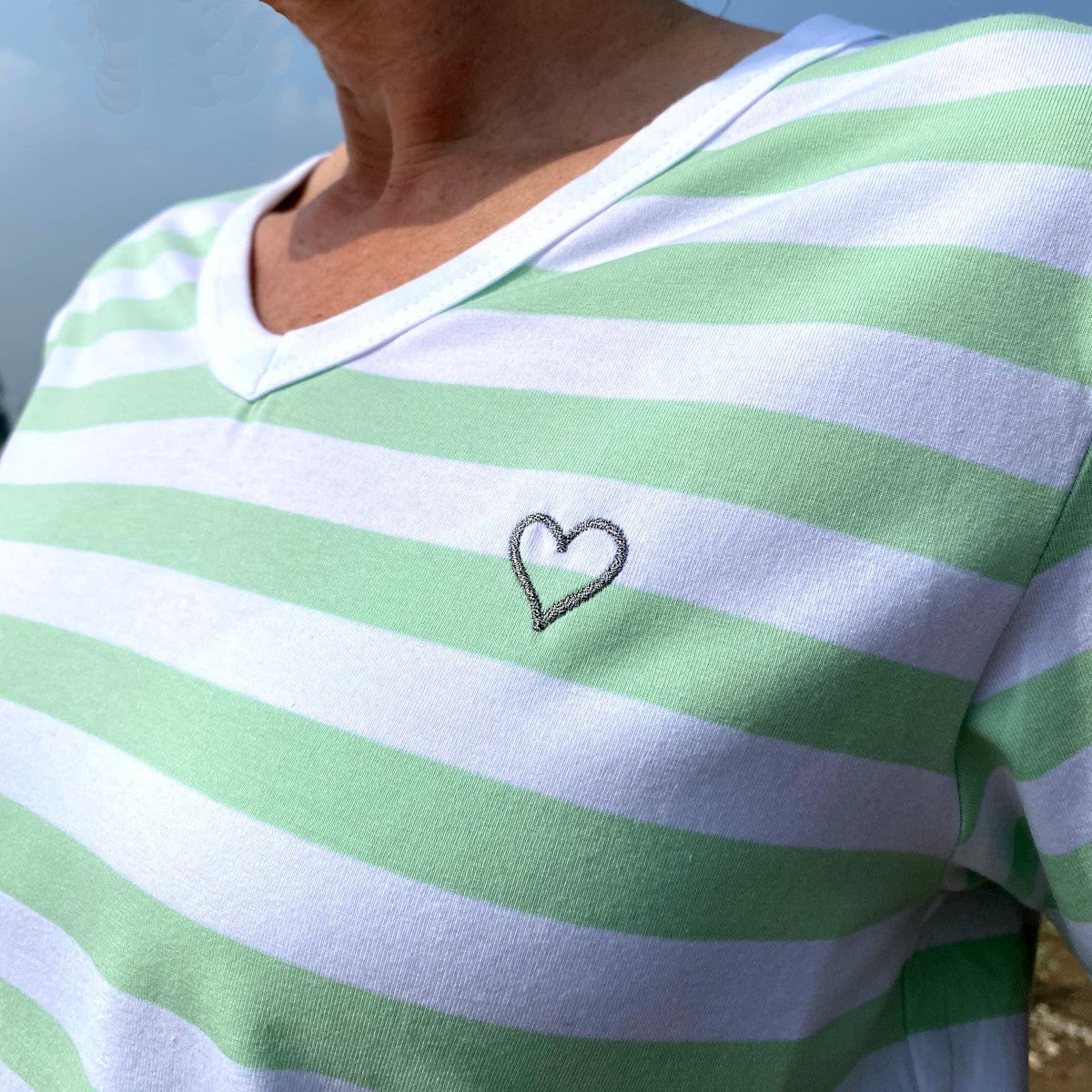 Herzlein® T-Shirt "Leni" gestreift in Hellgrün - Weiß