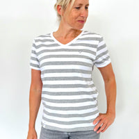 Herzlein® T-Shirt "Leni" Shirt für Damen aus Baumwolle Damenshirt mit Herzchen Stick gestreift in Weiss Hellgrau