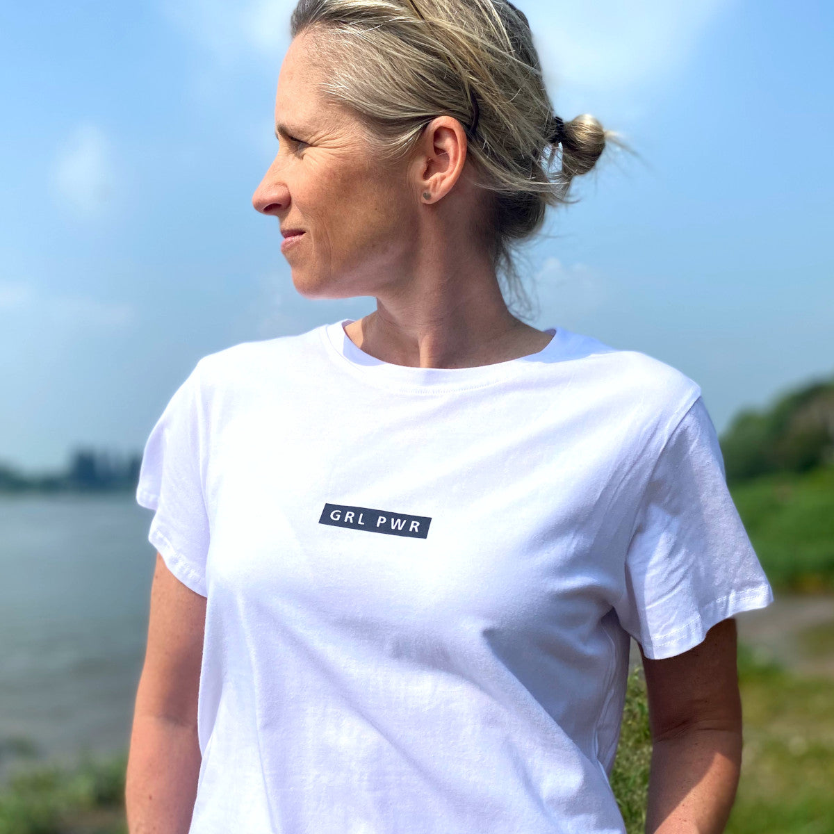 Herzlein® T-Shirt "Essentials" in weiss mit dem Aufdruck Print GRL PWR aus Baumwolle für Shirt Damen