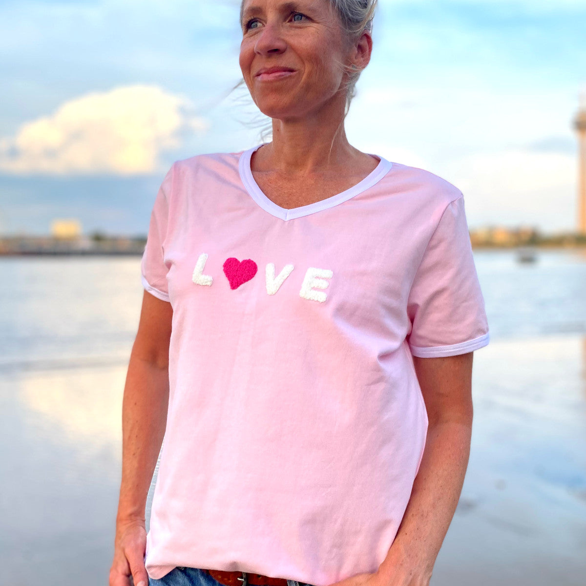 Herzlein® T-Shirt mit Flausch-Stick "LOVE" in Rosa