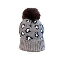 Herzlein® Kaschmir Mütze mit Leoprint und Puschel in Braun