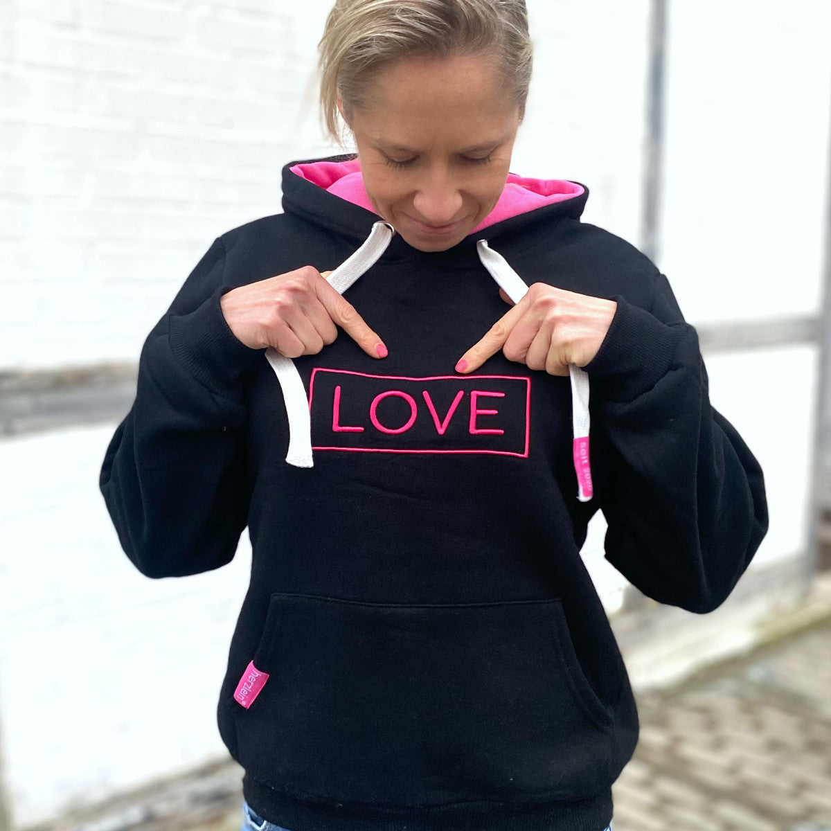 Herzlein® Hoodie in Schwarz - LOVE