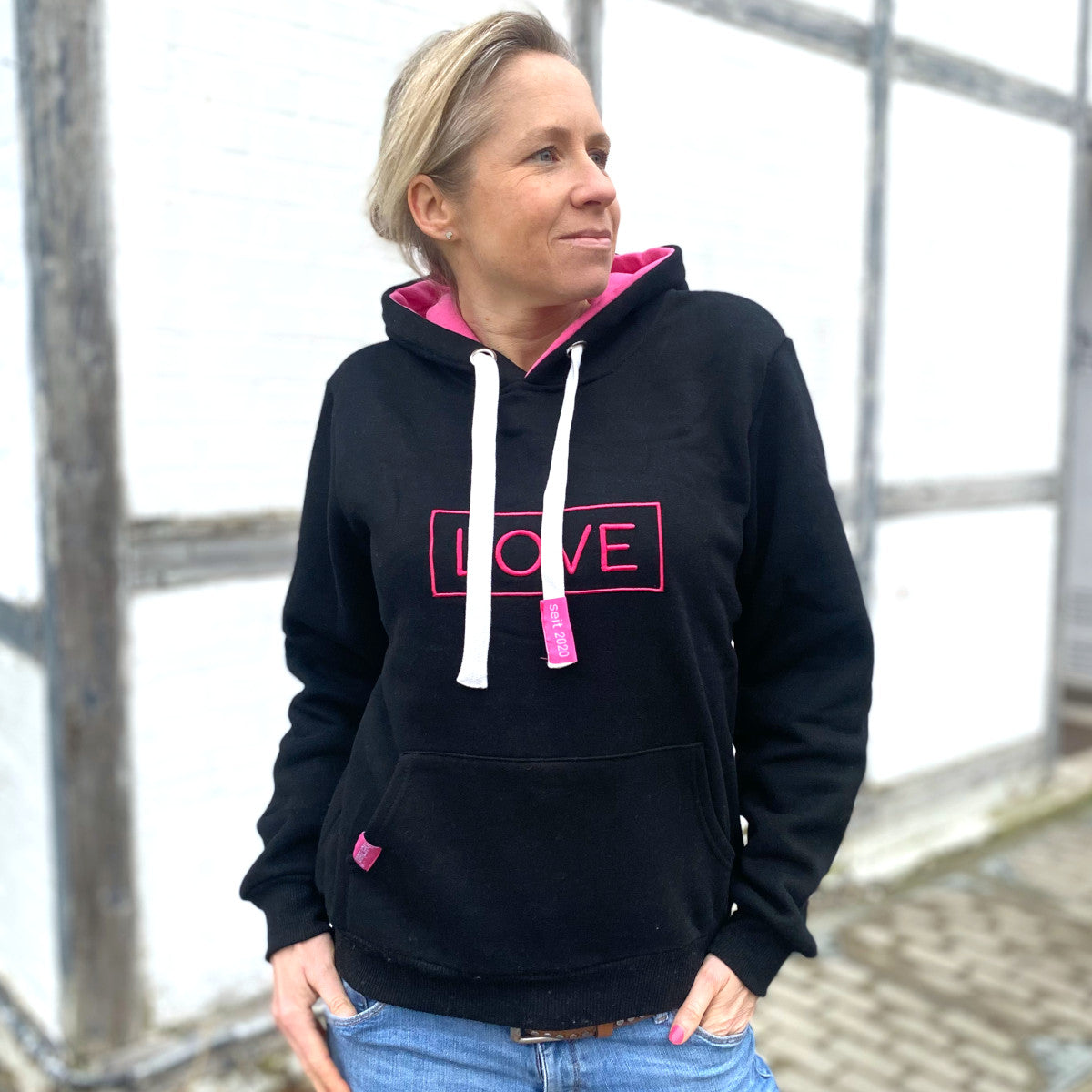 Herzlein® Hoodie in Schwarz - LOVE