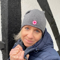 Herzlein® Beanie Mütze Strickmütze aus Kaschmir Cashmere mit Umschlag und edlem Herzchen Stick für Damen Frauen Mädchen