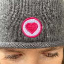 Herzlein® Beanie Mütze Strickmütze aus Kaschmir Cashmere mit Umschlag und edlem Herzchen Stick für Damen Frauen Mädchen