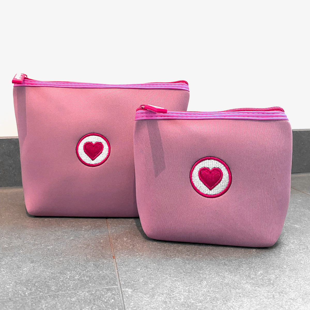 Süße Herzlein® Tasche Täschchen Kulturbeutel Kulturtasche aus Neopren mit Herz Herzchen Stick