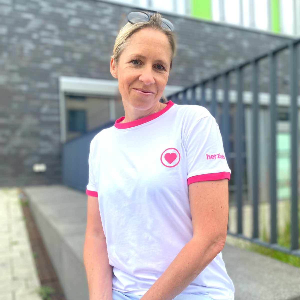Herzlein® T-Shirt mit Herz in Weiss / Pink